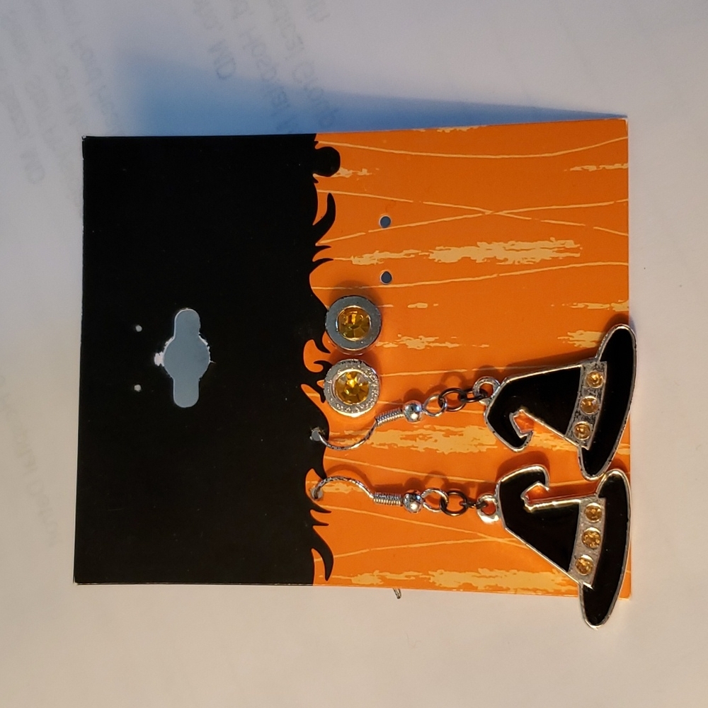 Set of cute Halloween earrings, unworn, fun for the fall season.